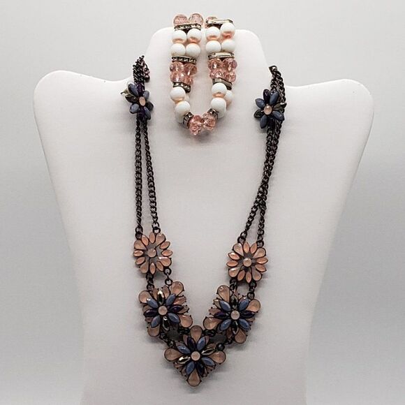 Vintage Costume Jewelry Cluster Floral Pink Blue Necklace Earring & Bracelet Set - Picture 15 of 15